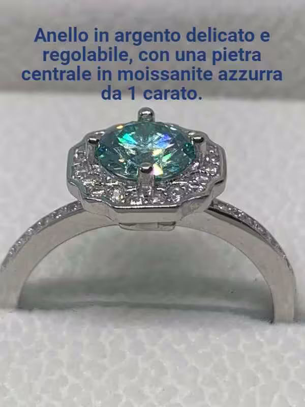 Anello in argento delicato e regolabile, con una pietra centrale in moissanite azzurra da 1 carato