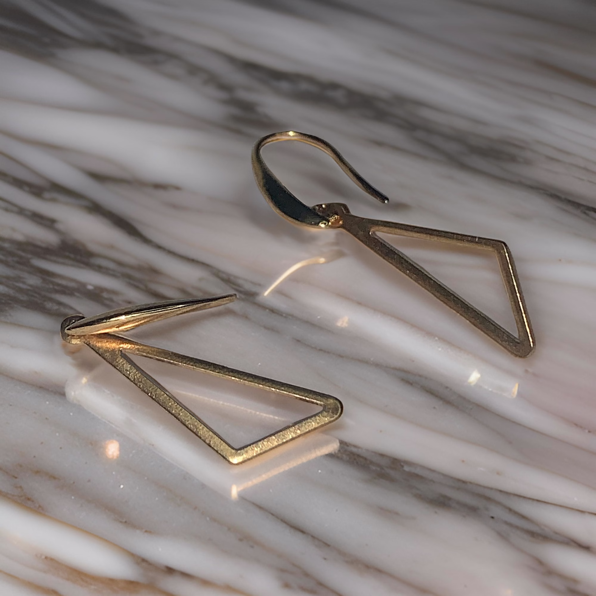 Scalene triangle design drop earrings - immagine 2