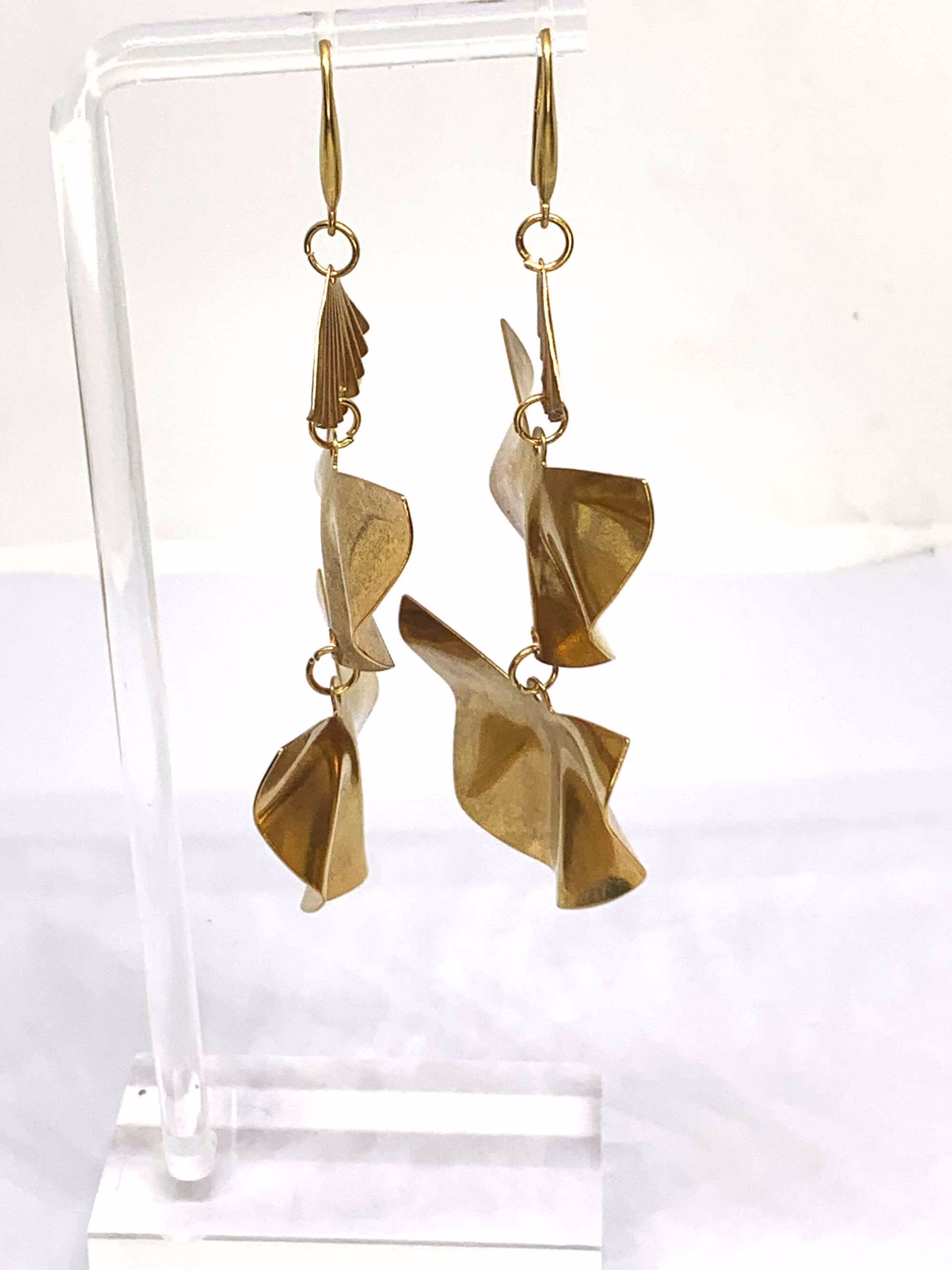 Crescent Moon and Fan Pendant Earrings - immagine 2