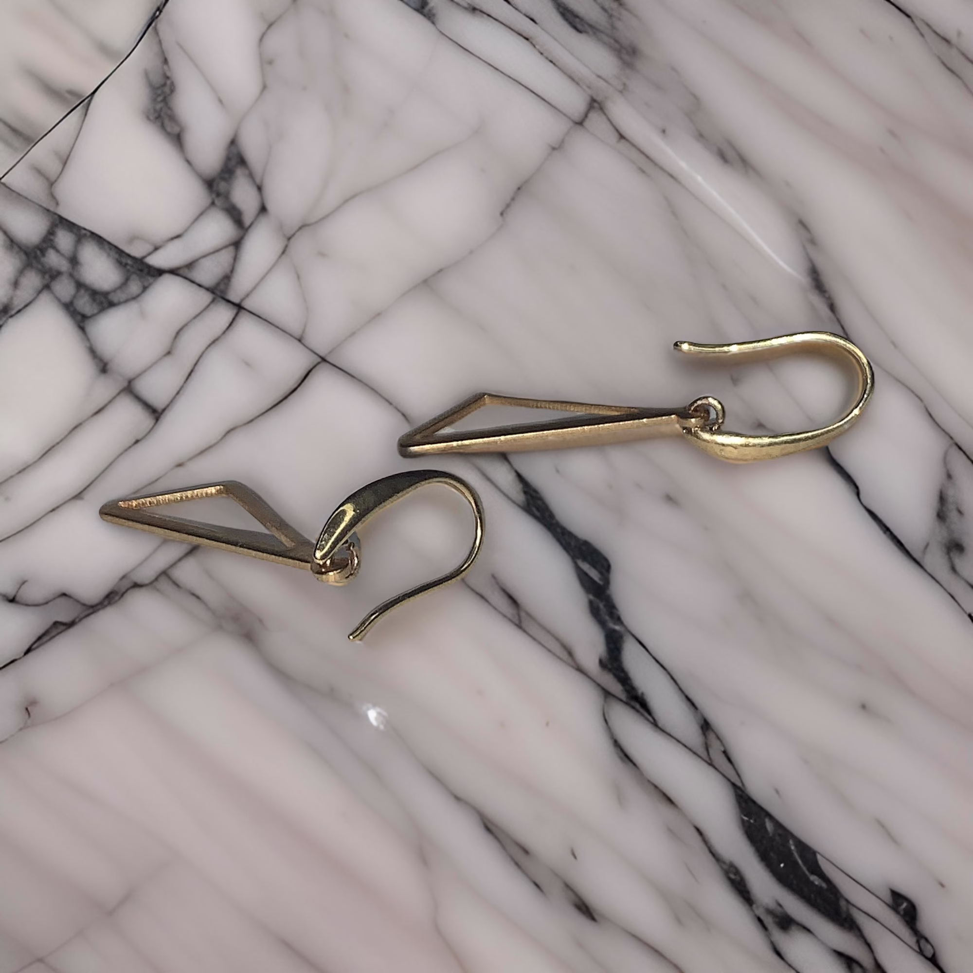 Scalene triangle design drop earrings - immagine 3